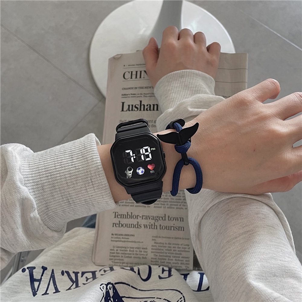 Đồng Hồ Đeo Tay Thể Thao Mặt Vuông Có Đèn Led Phát Quang Dành Cho Học Sinh