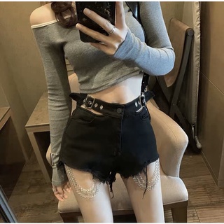 Quần đùi phối dây xích cá tính