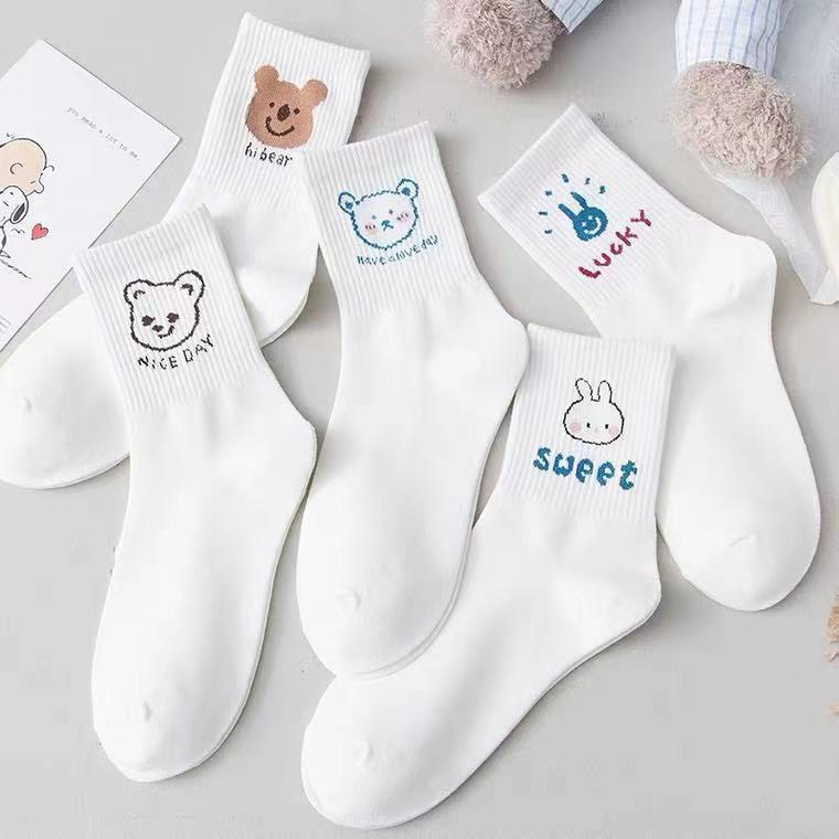 Tất cổ cao màu trắng hình gấu dễ thương đáng yêu phối sneaker phong cách Hàn Quốc LUCIA SISTER T09
