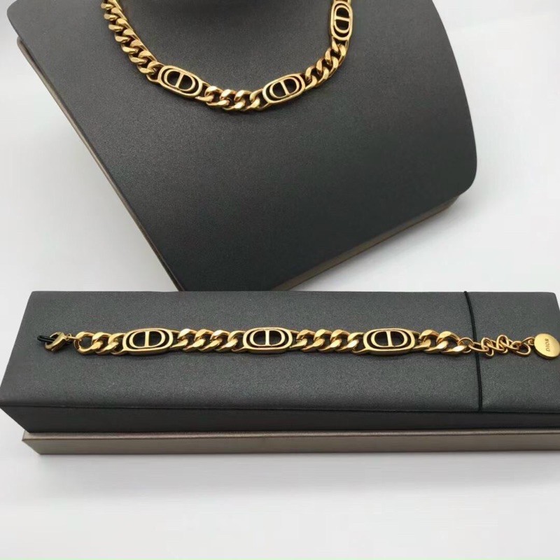 Vòng cổ siêu hothit