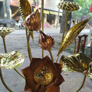 Lọ hoa sen bằng đồng