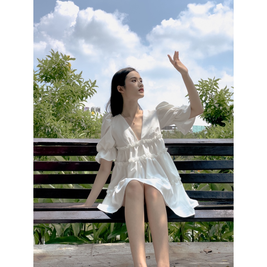 The Tactful Đầm trắng baby doll khoét ngực tay bồng Dream Dress