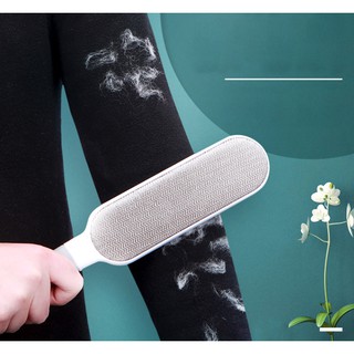 Bàn chải hút lông chó mèo cực kỳ hiệu quả giúp làm sạch bụi bẩn bám trên quần áo