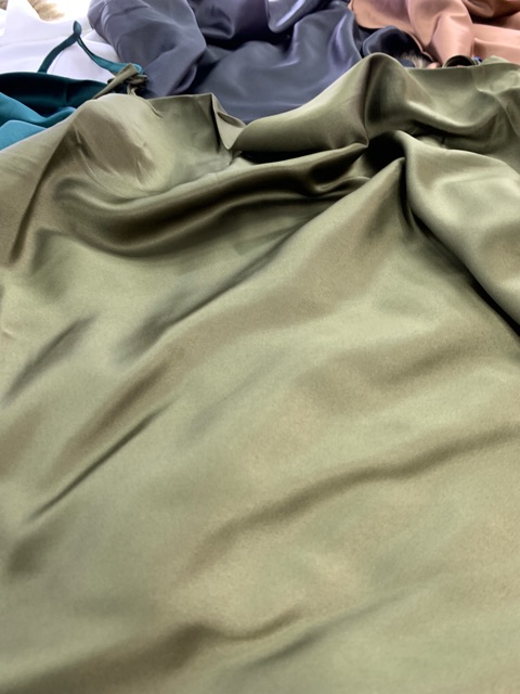 Sẵn] (Clip thật) Áo phi lụa cổ đỗ dây tăng đơ Size SML AQC44 | BigBuy360 - bigbuy360.vn