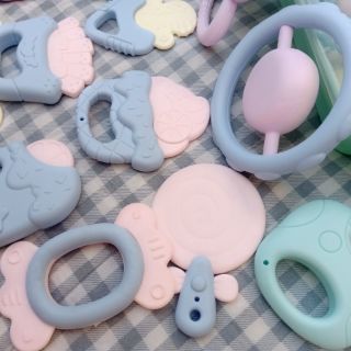 Bộ Đồ Chơi Xúc Xắc Gặm Nướu Nhựa ABS An Toàn Cho Bé 16 Món Có Hộp Đựng XX21