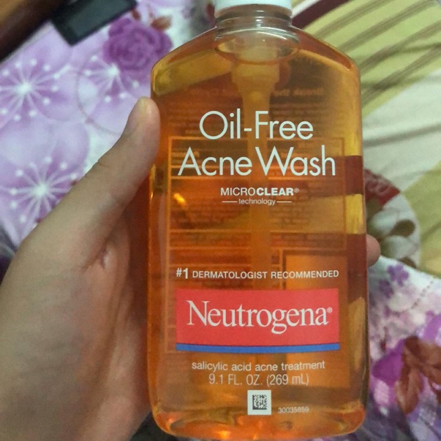 Sữa rữa mặt Neutrogena Oil Free Acne Wash