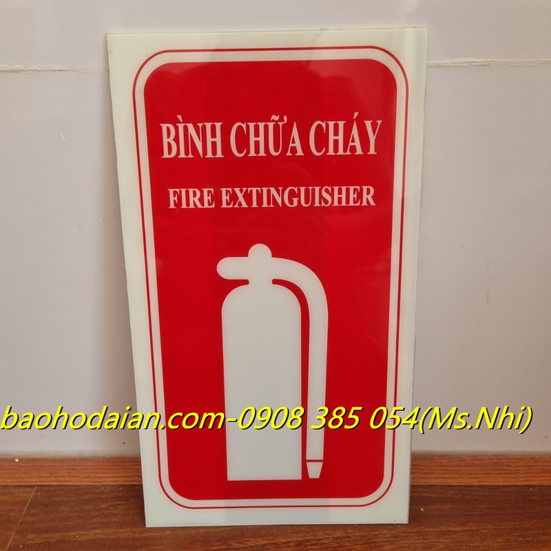 Biển báo nơi để bình chữa cháy chất liệu nhựa PVC dạ quang