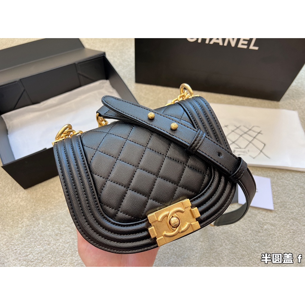 Túi Đeo Chéo Da Cừu Phối Kim Loại Màu Đen Vàng Sang Trọng