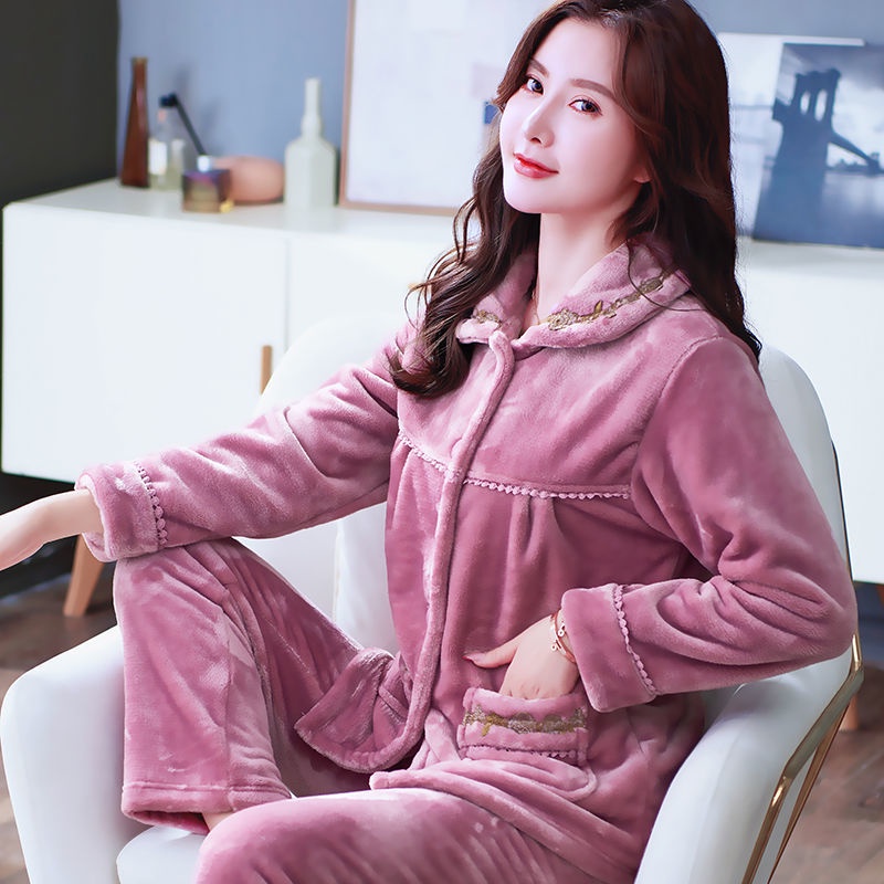 Bộ đồ ngủ vải nỉ dày mùa thu và đông phụ nữ cộng với kích thước phù hợp lông cừu san hô màu xanh lá cây bà mẹ trung niên