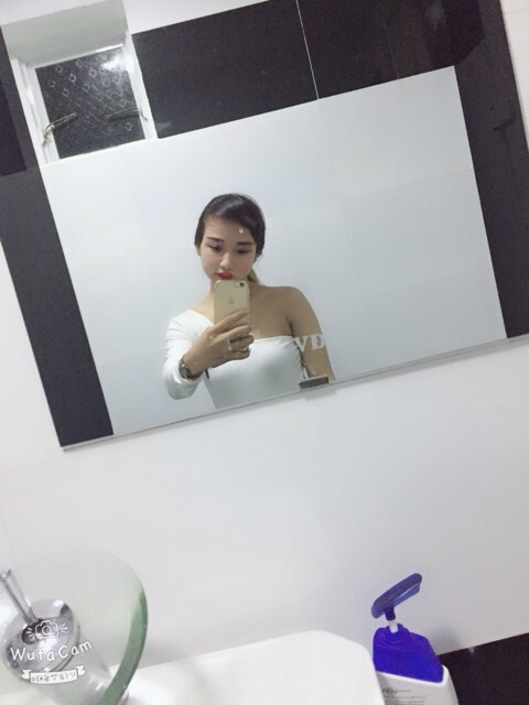 Áo lệch vai siêu chất | BigBuy360 - bigbuy360.vn