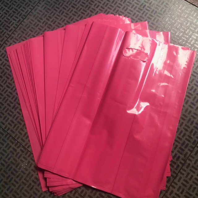 Túi pe màu hồng đựng quần áo