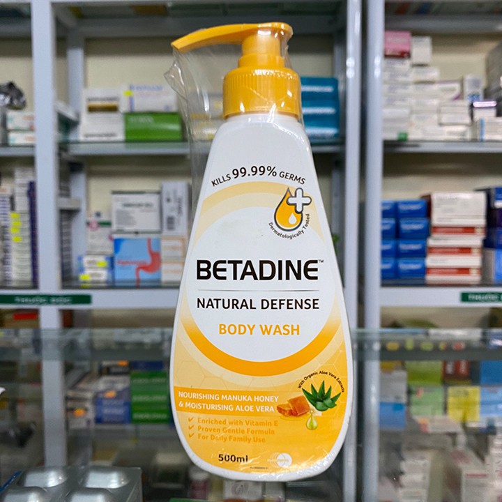 Sữa tắm Betadine Natural Defense chai 500ml date 8/2021 | BigBuy360 - bigbuy360.vn