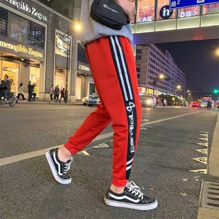Quần jogger  phối màu đỏ
