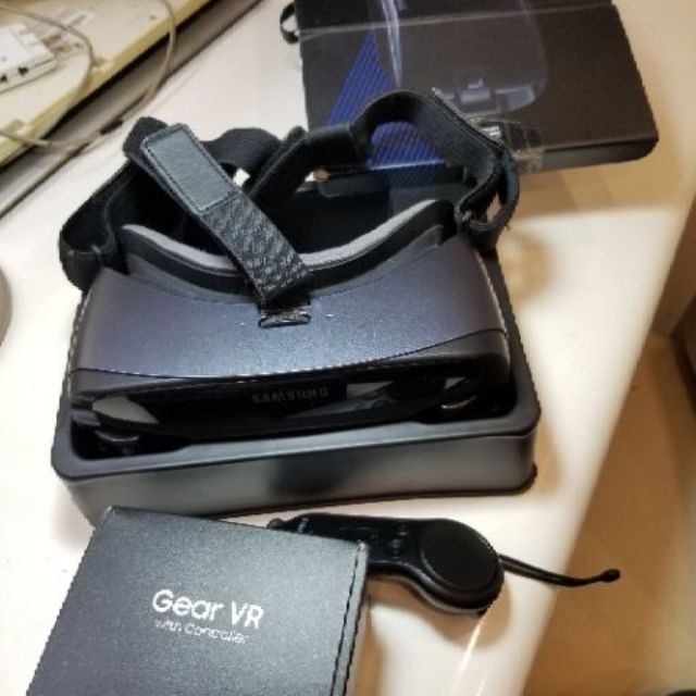 Kính thực tế ảo Samsung Gear VR with Controller SM-R324 (Kèm điều khiển) (Cũ)