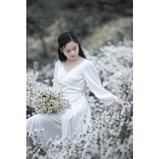 Váy Trắng Cuới Tay Dài Viền Ren Tà Đắp Chéo Kết Ngọc Dự Tiệc Size S M L V00207 Cho Cô Dâu AĐ BOUTIQUE
