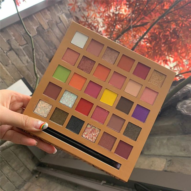 Phấn mắt 30 ô trẻ trung tươi tắn kèm cây tán phấn mắt | BigBuy360 - bigbuy360.vn