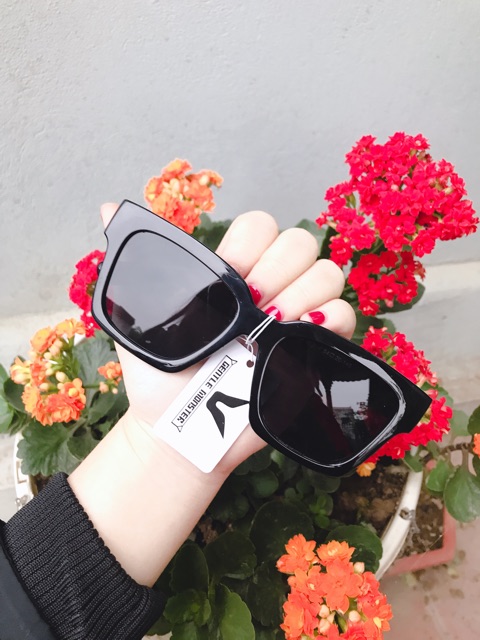 KÍNH V ĐEN NAM NỮ THỜI TRANG HÀNG LOẠI 1 | BigBuy360 - bigbuy360.vn