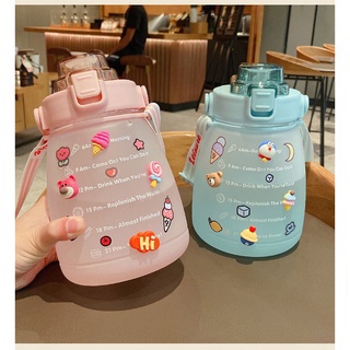 Bình nước ngộ nghĩnh cho bé 1300ml cute có ống hút chia vạch, Bình nước 1300ml có dây đeo cho bé đi học