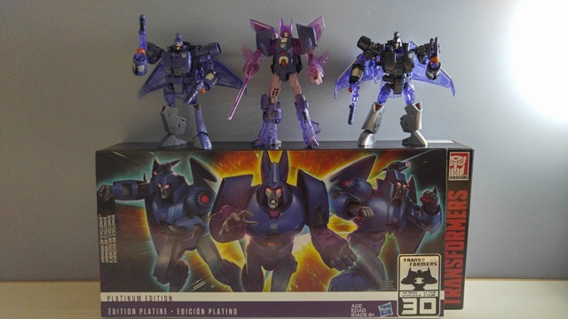 Robot Transformers biến hình máy bay Generations Cyclonus