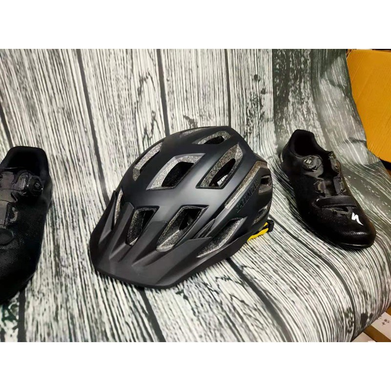 Mũ bảo hiểm đạp xe thể thao Specialized màu đen