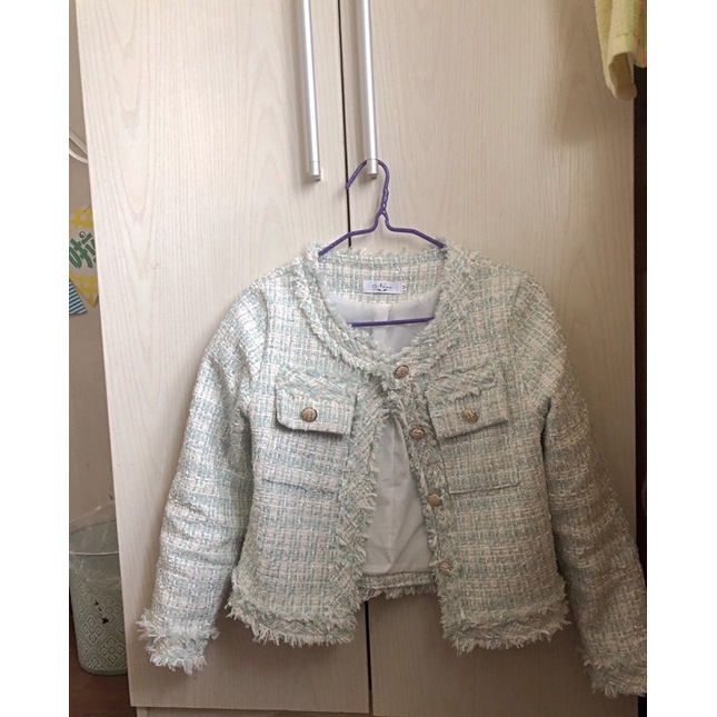 Áo khoác dạ tweed trắng xanh dáng ngắn cổ tròn tua rua