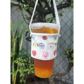 Quai vải đựng ly nước hoạ tiết hoạt hình BT21