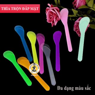 Thìa trộn kem đắp mặt nạ