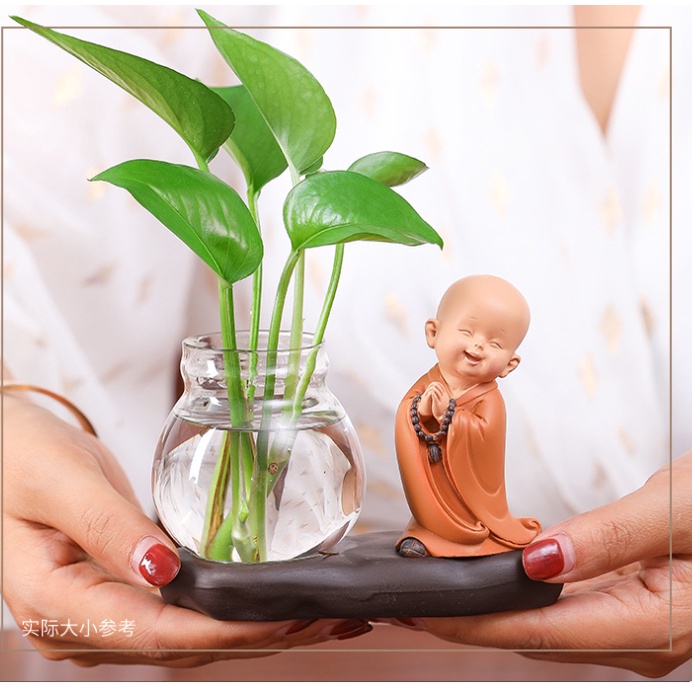 Bình thủy sinh hình chú tiểu an nhiên trồng cây tặng kèm sỏi, bao gồm tượng-bình-đế, mang lại sự an nhiên và bình an