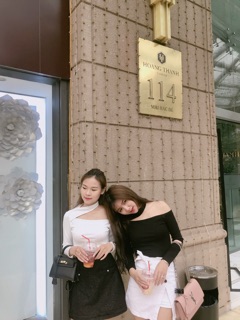 Áo thun hở vai