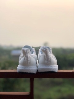 Giày Sneaker u tra bót