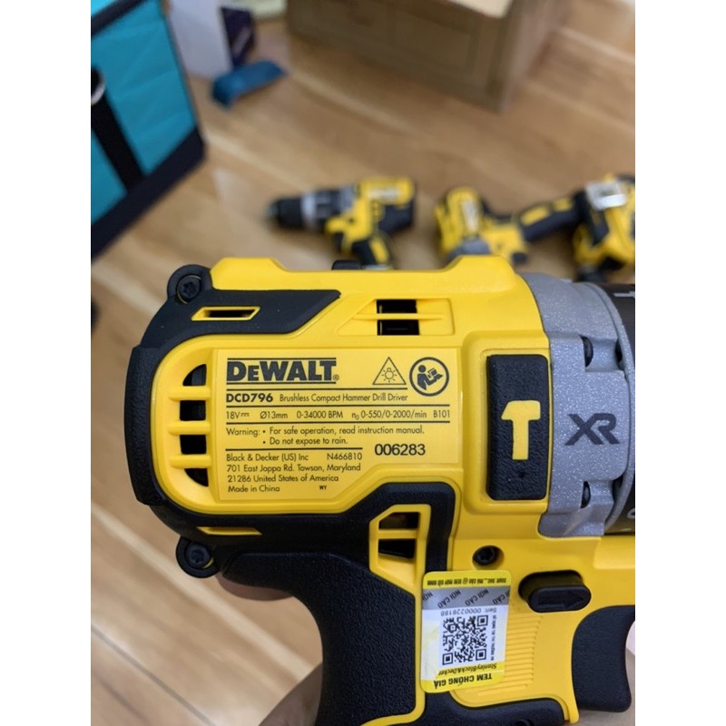 Máy khoan dùng pin DeWALT 18V DCD796 hàng chính hãng