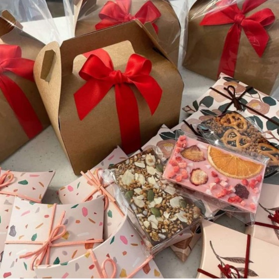 Socola thanh Bếp xíu xiu, Chocolate Bark set nguyên liệu thành phẩm 12 thanh nhiều loại hạt, kèm khuôn