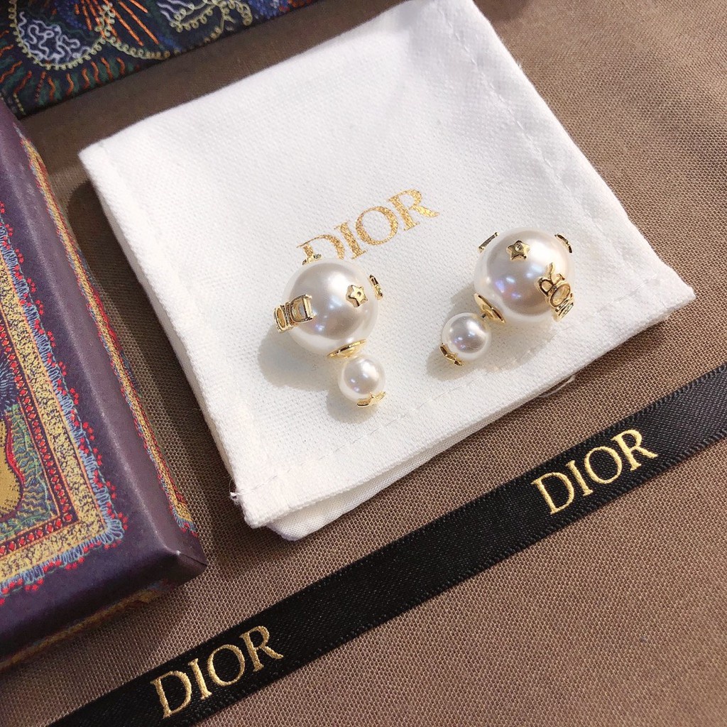 Bông tai chữ cá Dior đính đá ngọc trai thời trang cho nữ