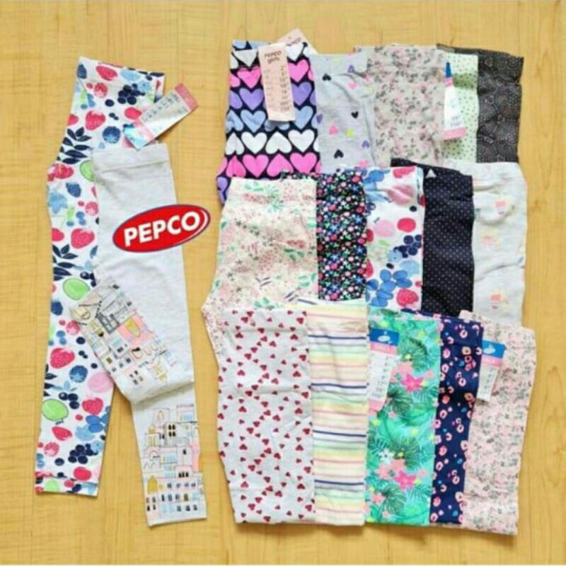 Chân Trẻ Em Nhỏ Pepco