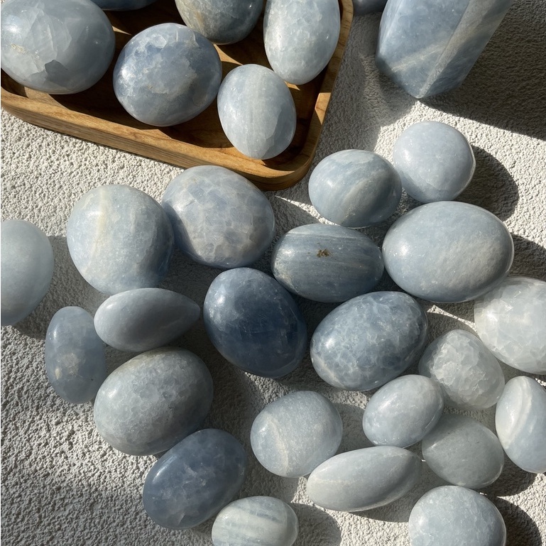 Palm Celestine (Celestite) tự nhiên,đá thanh tẩy, đá phong thủy dùng trong Tarot, Reiki, thiền định