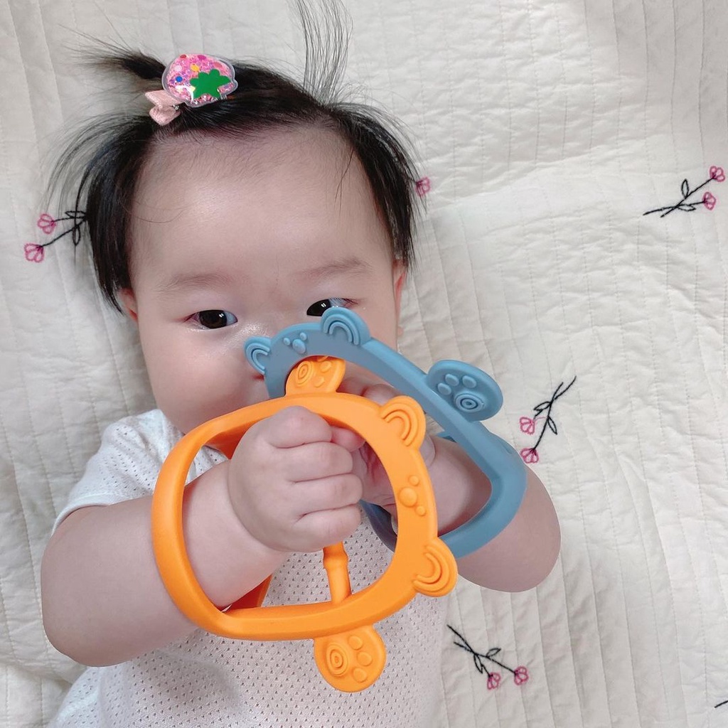Gặm nướu Bebepick silicone cao cấp nội địa Hàn - có hộp đựng
