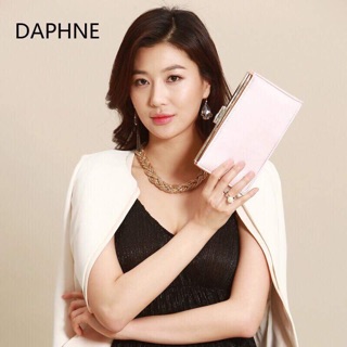 Ví cầm tay daphne