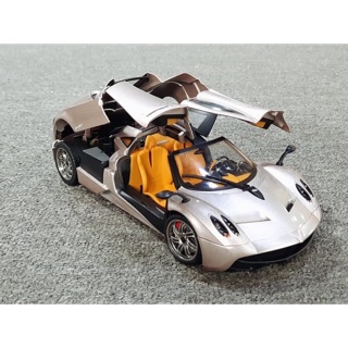 Xe Mô Hình Pagani Huayra 1:18 Motomax (Gold)