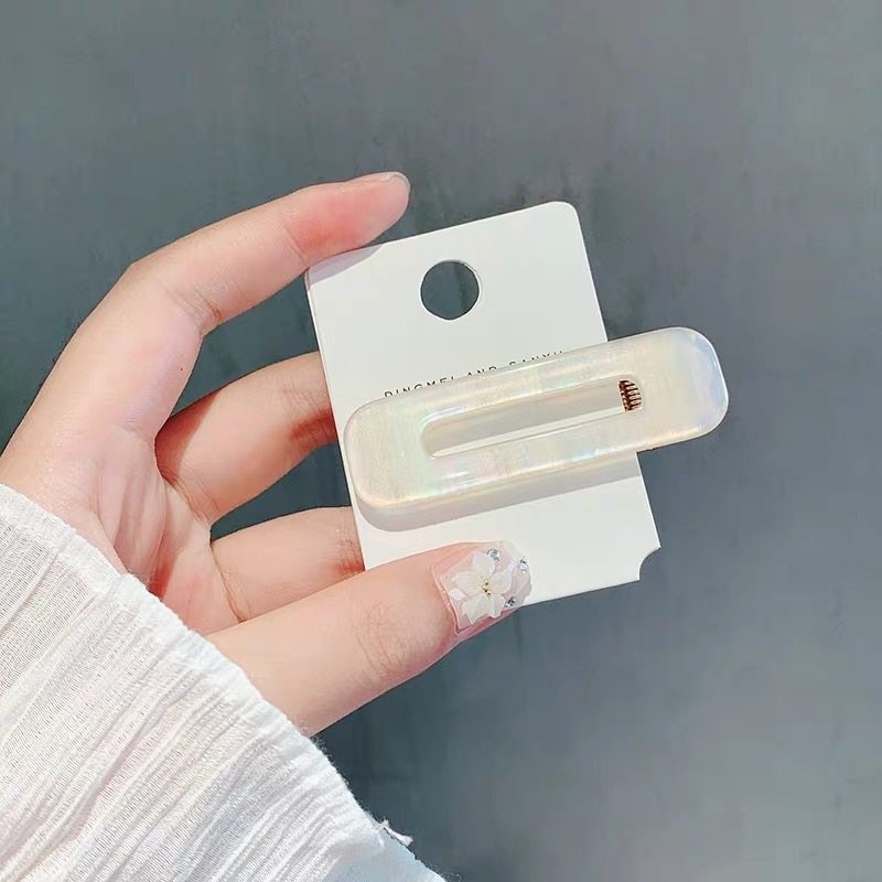 Kẹp tóc mái phong cách Hàn Quốc đơn giản cho nữ