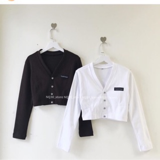 ♥️Áo CropTop Cổ V Nút Logo