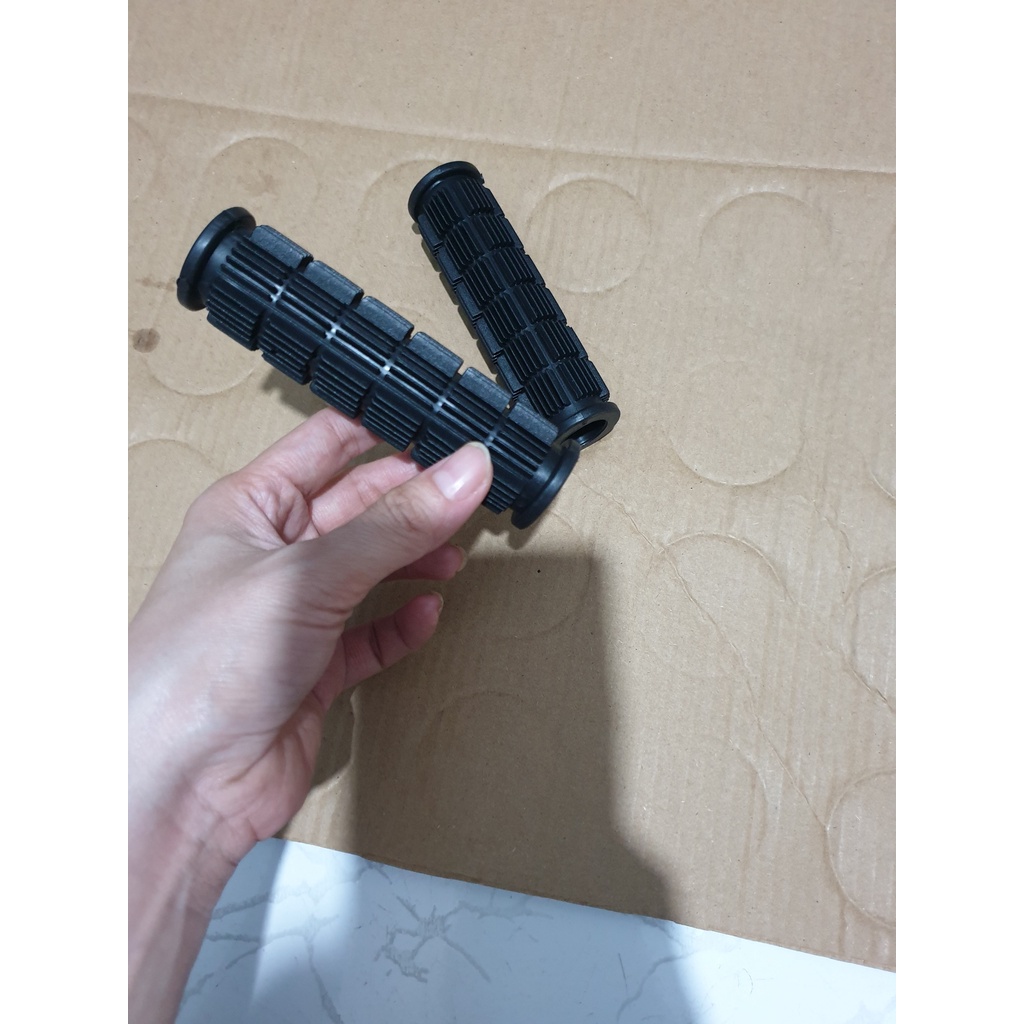 CẶP CAO SU BỌC GHI-ĐÔNG TAY LÁI MÁY CẮT CỎ . PHI 16 - 19