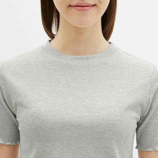 Áo thun len GU ánh kim tay lỡ