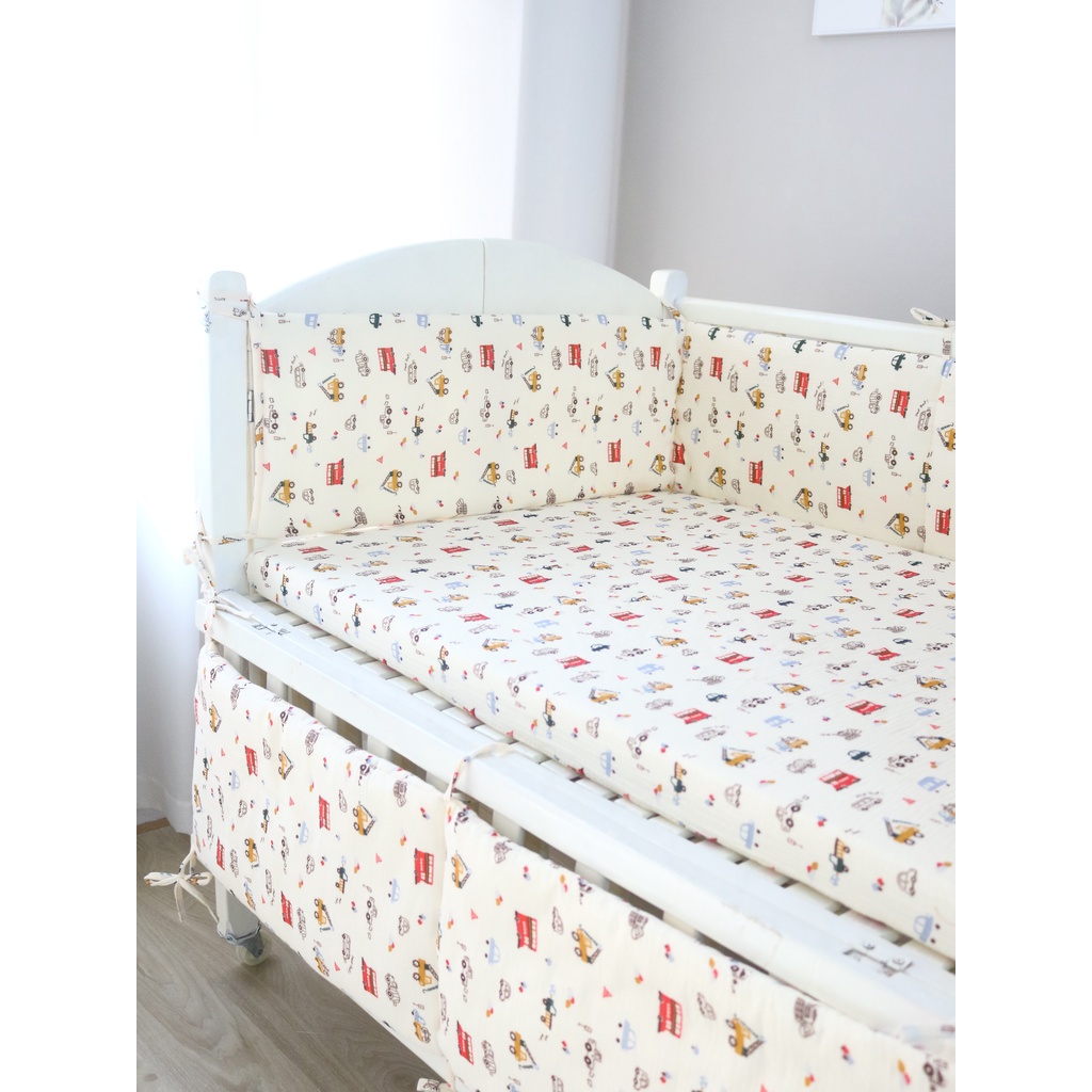 Quây cũi chần bông Petit Town vải xô muslin họa tiết ô tô