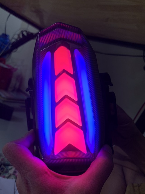 Đèn hậu tích hợp xi nhan R15 V3 chạy led AUDI đổi màu