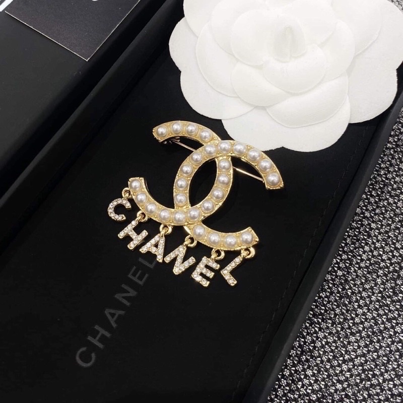 cài áo chanel