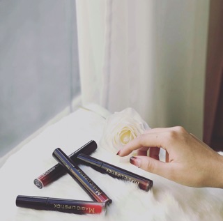 SON SIÊU Lì MAGIC LIPSTICK
