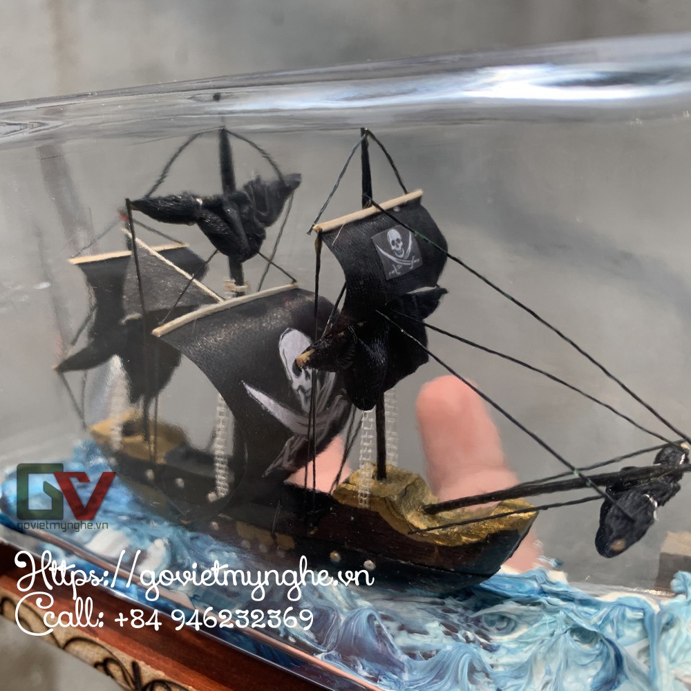 Mô hình thuyền cướp biển Black Pearl trong chai thủy tinh kèm tiểu cảnh sóng biển - Dài 2̀̀5cm