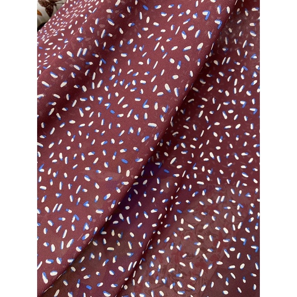 Vải voan chiffon chấm mè nền đỏ đô
