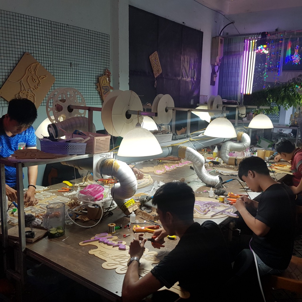 Doanh nghiệp sản xuất và cung cấp vật tư led neon , led neon theo yêu cầu , tranh đèn neon  .- phukienled