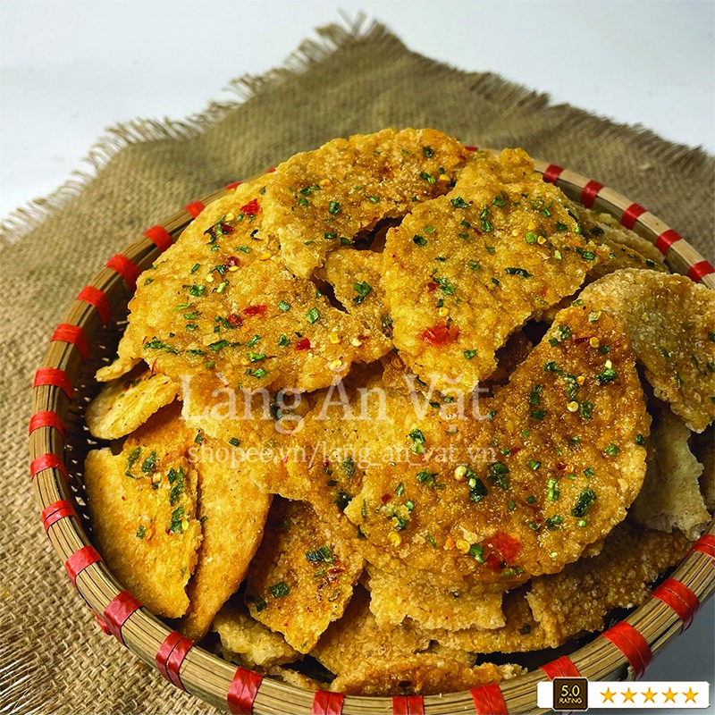 Cơm cháy chiên mắm hành 350g Làng Ăn Vặt miếng tròn to dày nhà làm, đồ ăn vặt Đà Lạt thơm ngon bổ rẻ | BigBuy360 - bigbuy360.vn